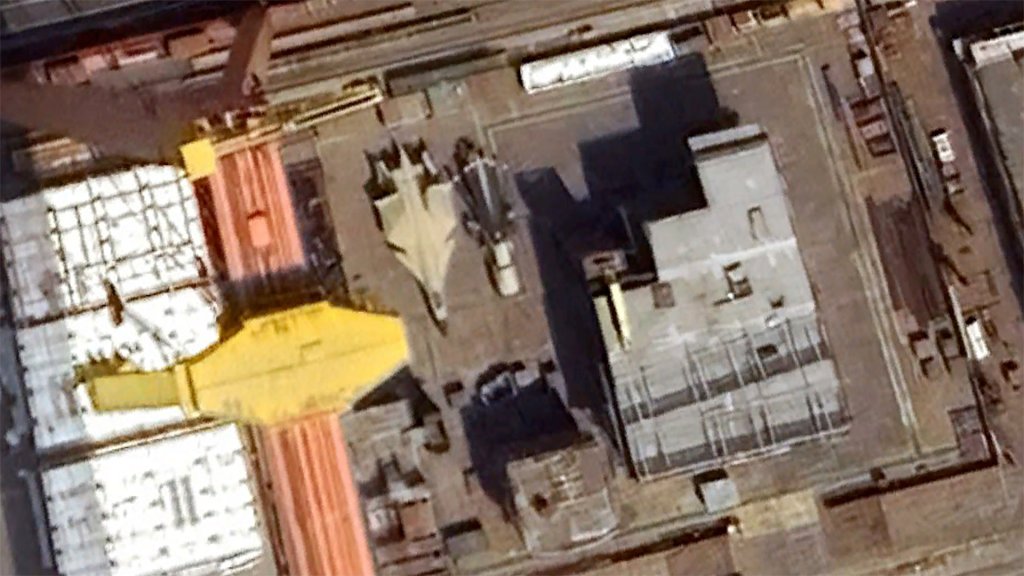 Nous venons peut-être d'apercevoir pour la première fois le porte-avions chinois de nouvelle génération, généralement appelé Type 004. Les travaux de construction dans un chantier naval à Dalian, dans la province chinoise du Liaoning, révèlent un module qui correspond à un porte-avions – qui serait le quatrième porte-avions chinois – bien que de nombreuses questions demeurent sur la nature précise de l'objet.