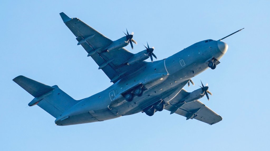 Le dernier avion militaire chinois à apparaître lors des essais en vol est un avion de transport tactique, connu, officieusement pour l'instant, sous le nom de Y-30. Peut-être pas aussi médiatique que la série de nouveaux modèles d'avions de combat avec ou sans équipage chinois, ce transport est néanmoins très important, reflétant les ambitions croissantes de l'Armée populaire de libération de pouvoir mener des opérations hors zone.