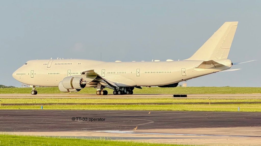 Le jet 747-8i offert par le Qatar, envisagé comme avion de transport présidentiel, a récemment effectué un vol d'essai.