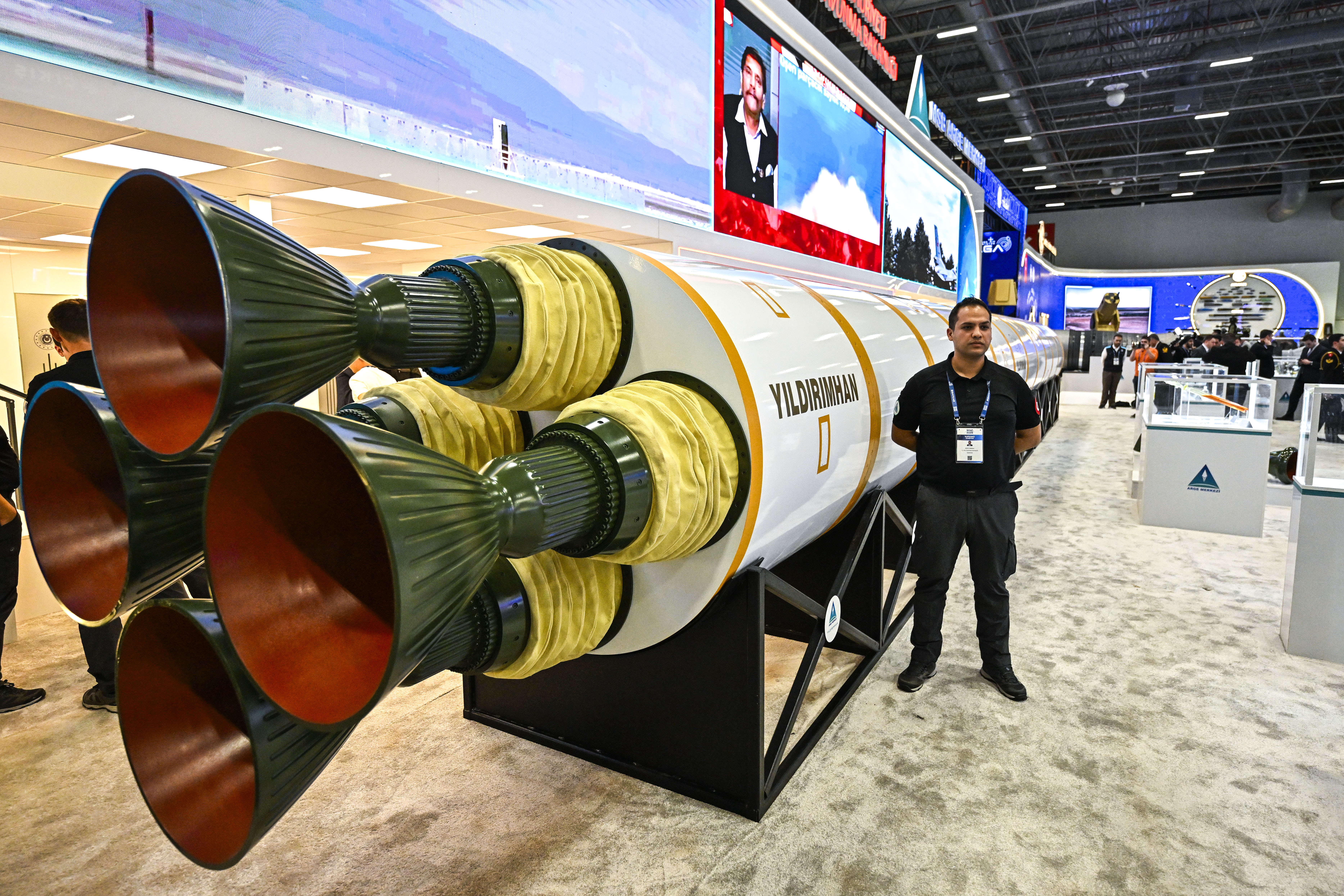 ISTANBUL, TURKIYE - 5 MAI : le premier missile balistique intercontinental de Turquie, YILDIRIMHAN, est présenté au salon international de la défense, de l'aérospatiale et de l'espace SAHA 2026 au centre d'exposition d'Istanbul, Turquie, le 5 mai 2026. (Photo de Muhammed Enes Yildirim/Anadolu via Getty Images)