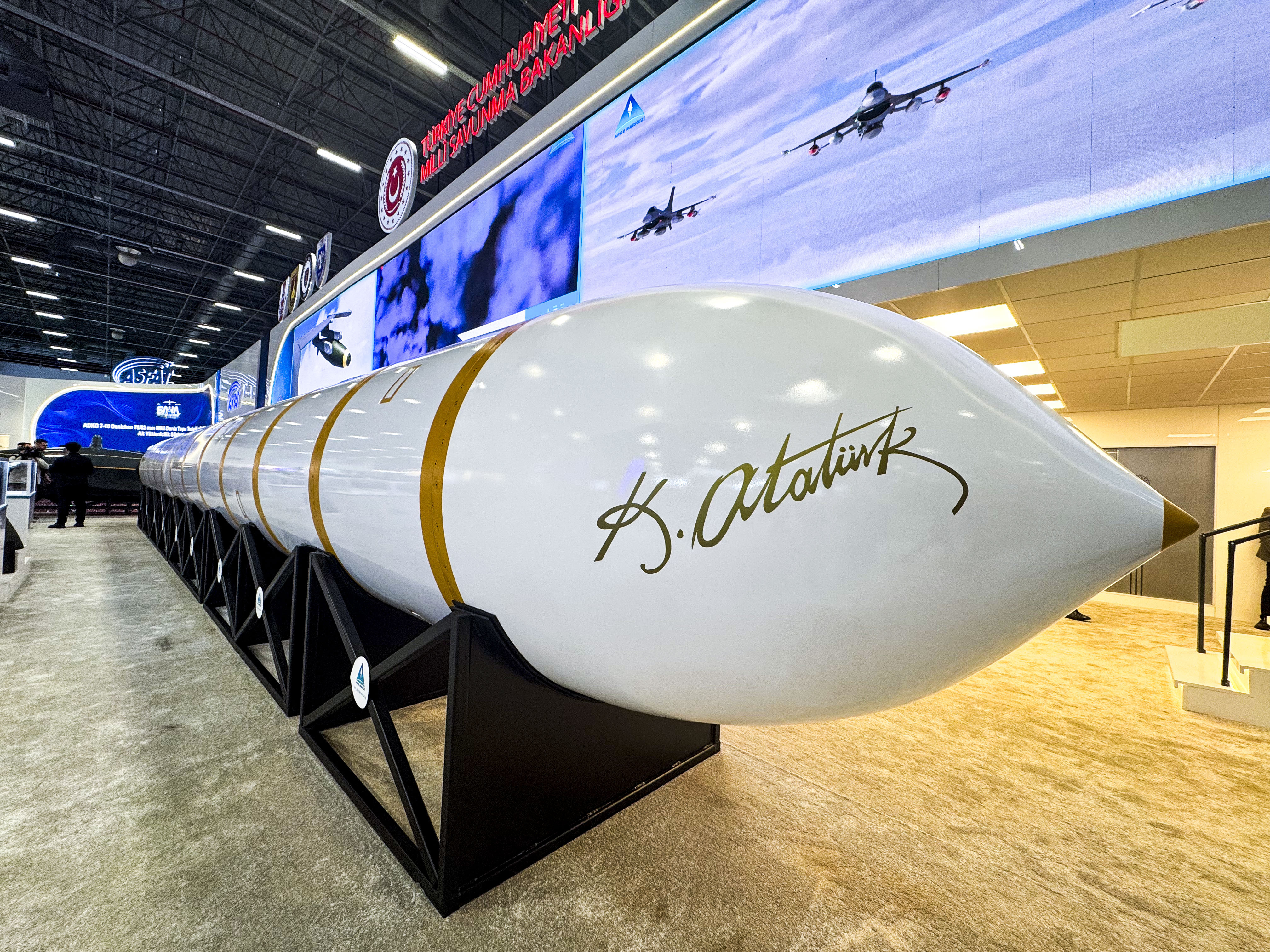 ISTANBUL, TURKIYE - 5 MAI : Le missile balistique hypersonique intercontinental « YILDIRIMHAN », développé par le centre de R&D du ministère turc de la Défense nationale, est présenté pour la première fois au Salon international de la défense, de l'aérospatiale et de l'industrie spatiale SAHA 2026 à Istanbul, Turkiye, le 5 mai 2026. (Photo d'Ali Atmaca/Anadolu via Getty Images)