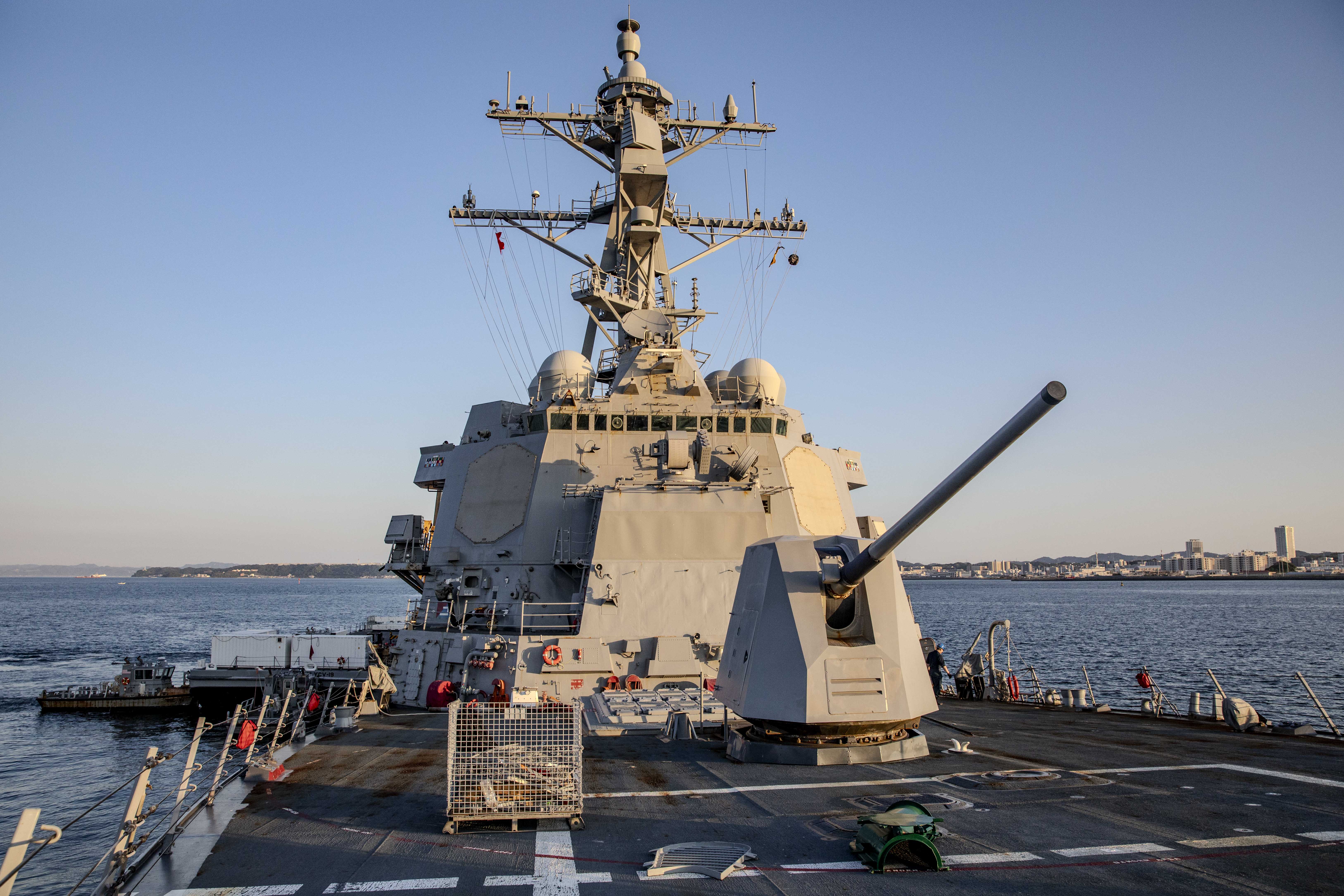 250429-N-NF288-1109 YOKOSUKA, Japon (29 avril 2025) le destroyer à missiles guidés de classe Arleigh Burke USS Preble (DDG 88) effectue un échange de missiles à Yokosuka, Japon, le 29 avril. Preble est déployé à l'avant et affecté au Destroyer Squadron (DESRON) 15, le plus grand DESRON de la Marine et le 7e des États-Unis Principale force de surface de la flotte. (Photo de l'US Navy par Jamaal Liddell, spécialiste des communications de masse de 1re classe)