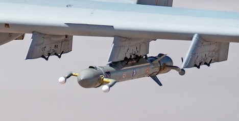 Un avion A-10C Thunderbolt II de l'US Air Force s'approche d'un avion HC-130J Combat King II pour le ravitaillement en vol dans la zone de responsabilité du Commandement central des États-Unis, le 9 mai 2026. (Photo de l'US Air Force)