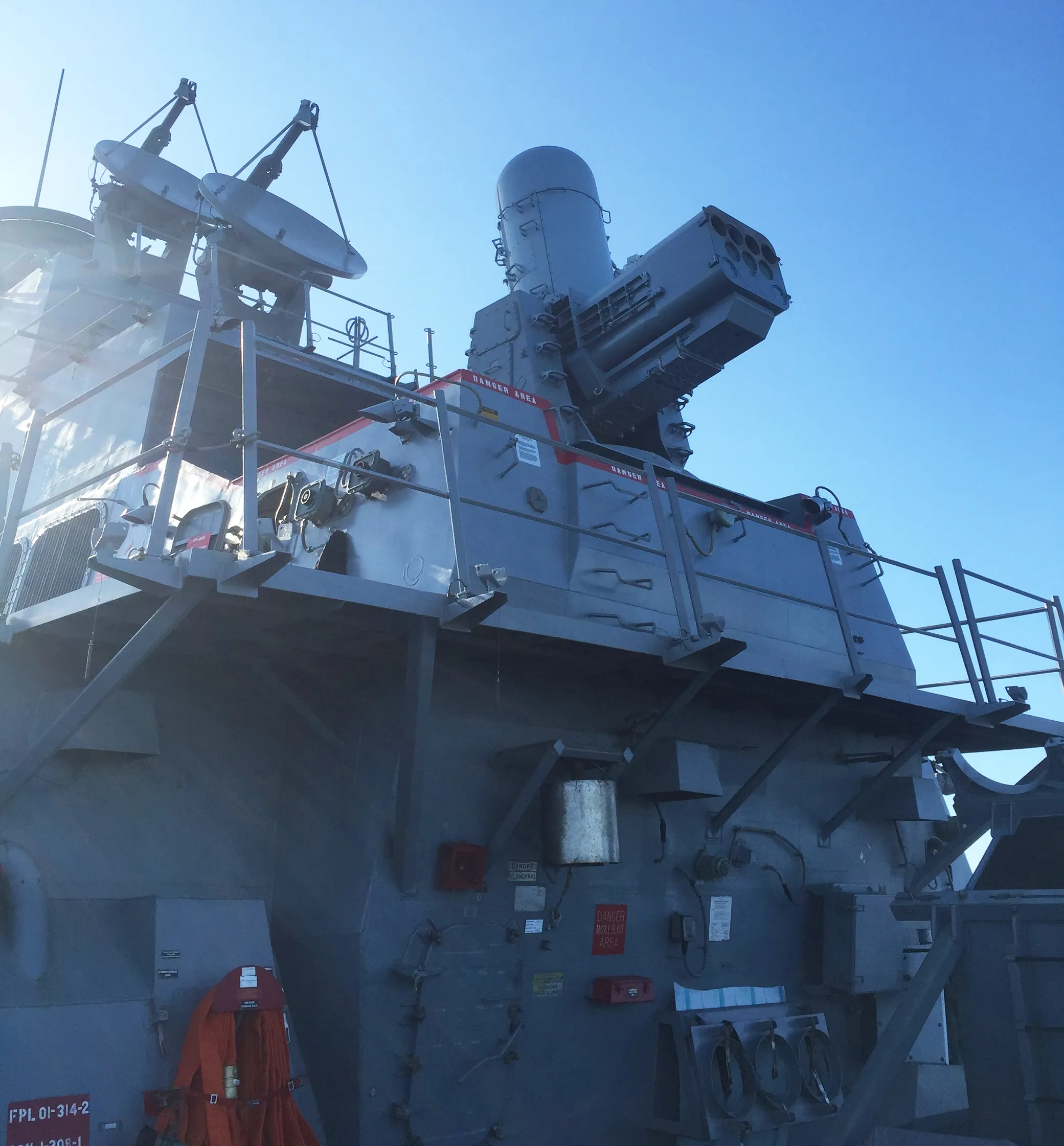 160303-N-YN258-001 OCÉAN ATLANTIQUE (3 mars 2016) SeaRAM, un nouveau système de destroyers lance-missiles, attend les tests à bord de l'USS Porter (DDG 78), le 3 mars 2016. Porter, un destroyer lance-missiles de la classe Arleigh Burke, déployé à Rota, en Espagne, se prépare à son déploiement dans la sixième flotte américaine zone d'opérations à l'appui de Intérêts de sécurité nationale américaine en Europe. (Photo de l'US Navy par le lieutenantjg Laura Adams/libéré)