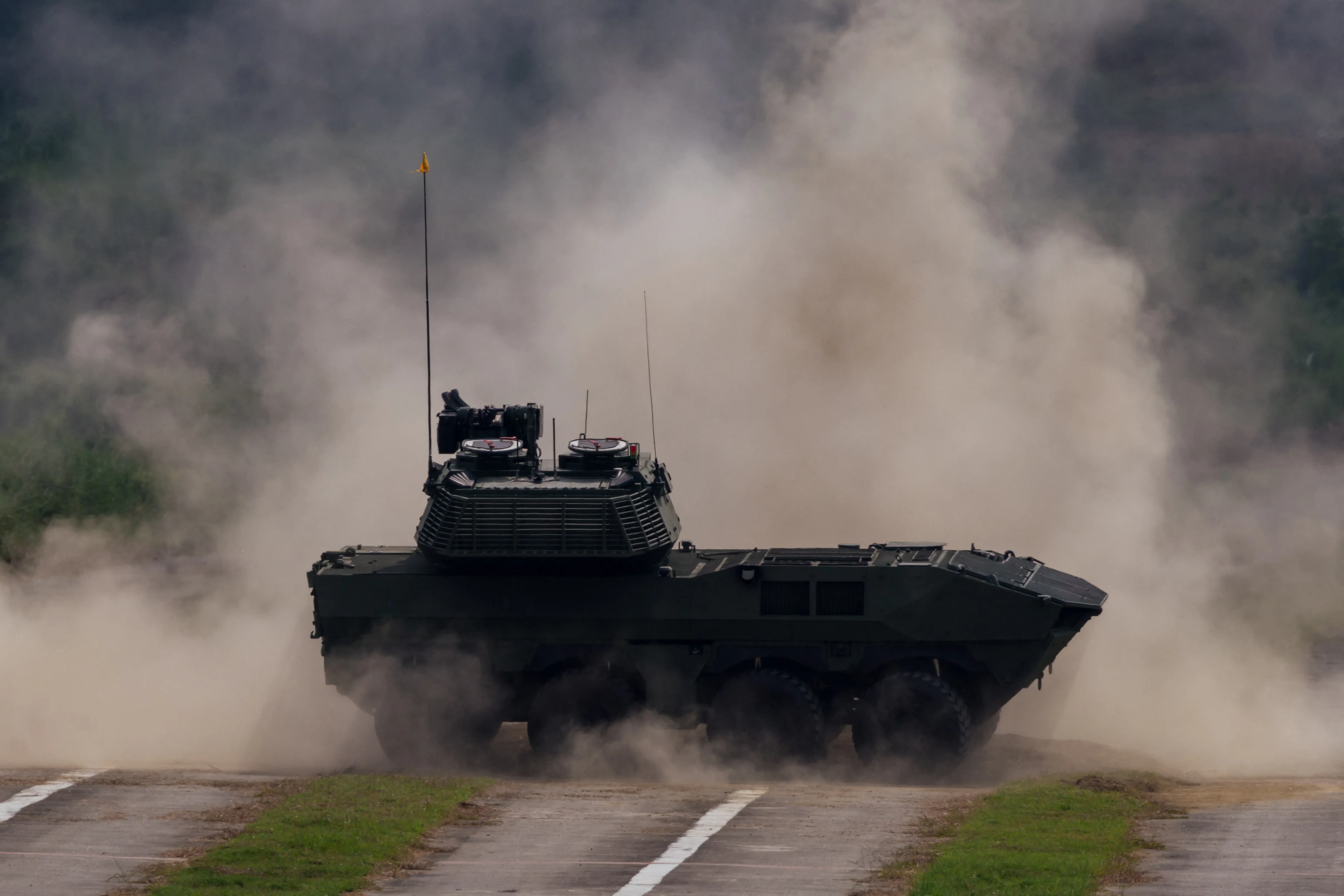 Le véhicule blindé à roues de 105 mm de Taiwan participe à une démonstration de tir réel à Tainan le 23 septembre 2026. Le véhicule développé localement, équipé d'un canon principal de 105 mm, est actuellement en cours de tests opérationnels et d'évaluation. (Photo de CHENG Yu-chen / AFP via Getty Images)