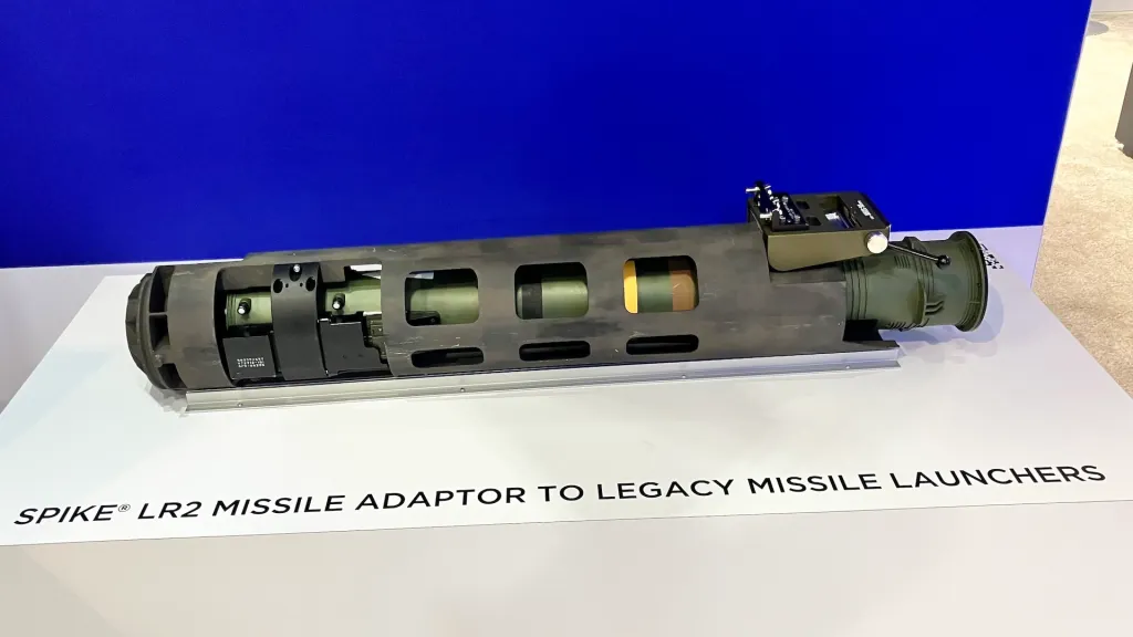 Rafael USA et Leonardo DRS ont développé une capacité qui permettrait aux véhicules de combat équipés d'anciens lanceurs de missiles à tube, à suivi optique et filoguidés (TOW) de tirer les missiles antiblindés SPIKE LR2 de Rafael. Cet effort s’appuie sur une démonstration remontant à 2021, les sociétés présentant désormais une solution d’adaptateur plus mature conçue pour intégrer le missile de fabrication israélienne dans les plates-formes existantes.